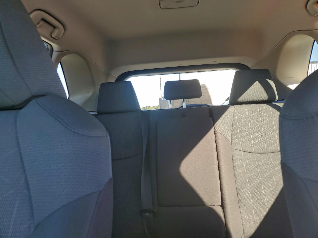 2024 TOYOTA RAV4 XLE photo 28