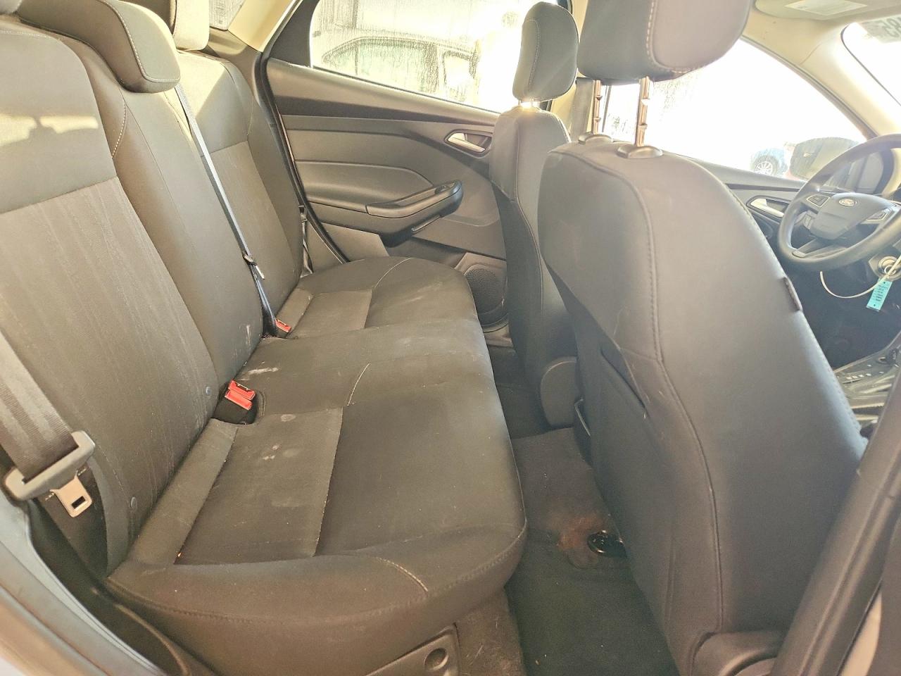2018 FORD FOCUS SE photo 19