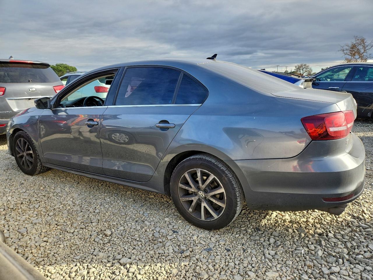 2017 VOLKSWAGEN JETTA SE photo 3