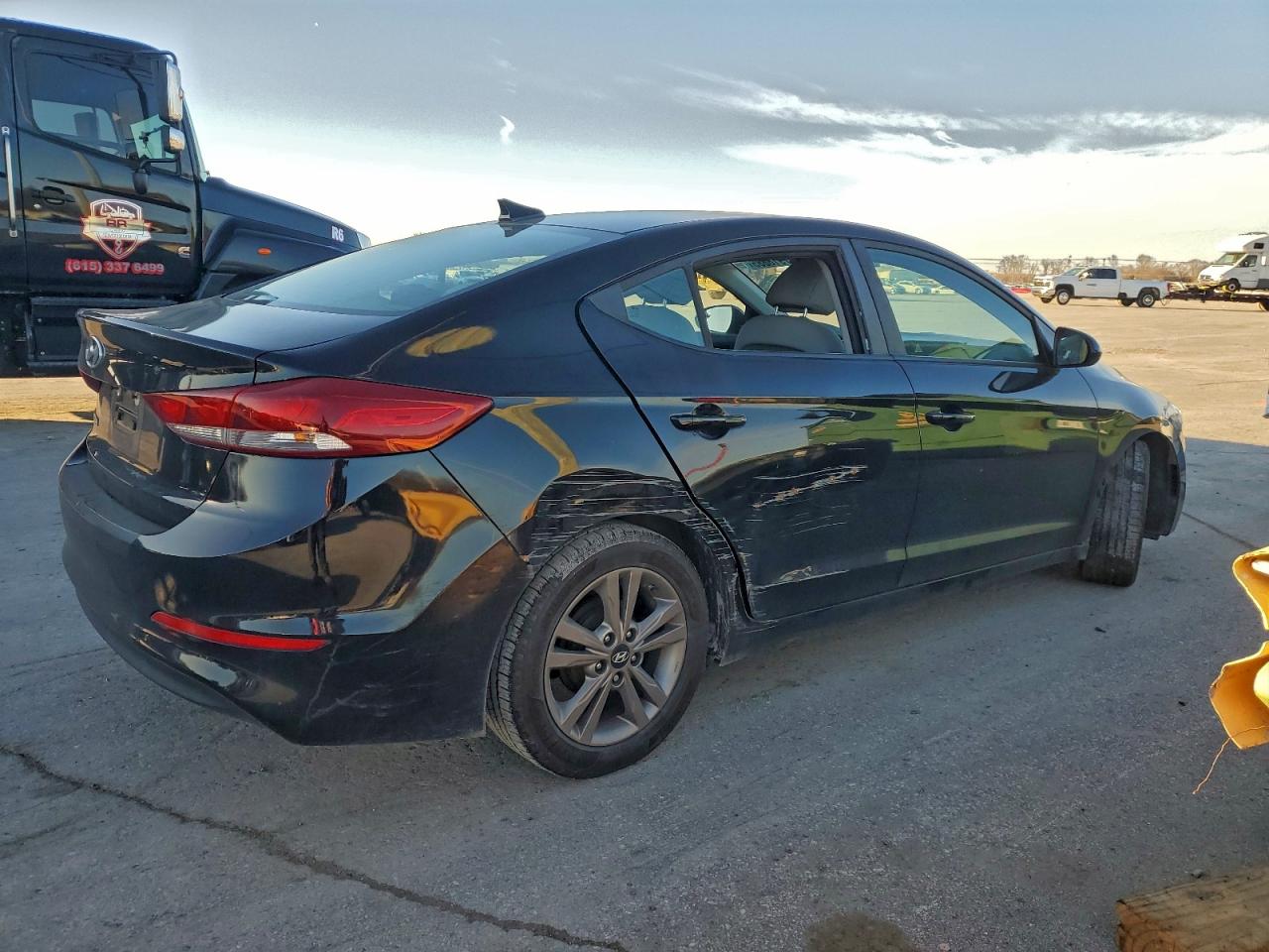 2017 HYUNDAI ELANTRA SE photo 3