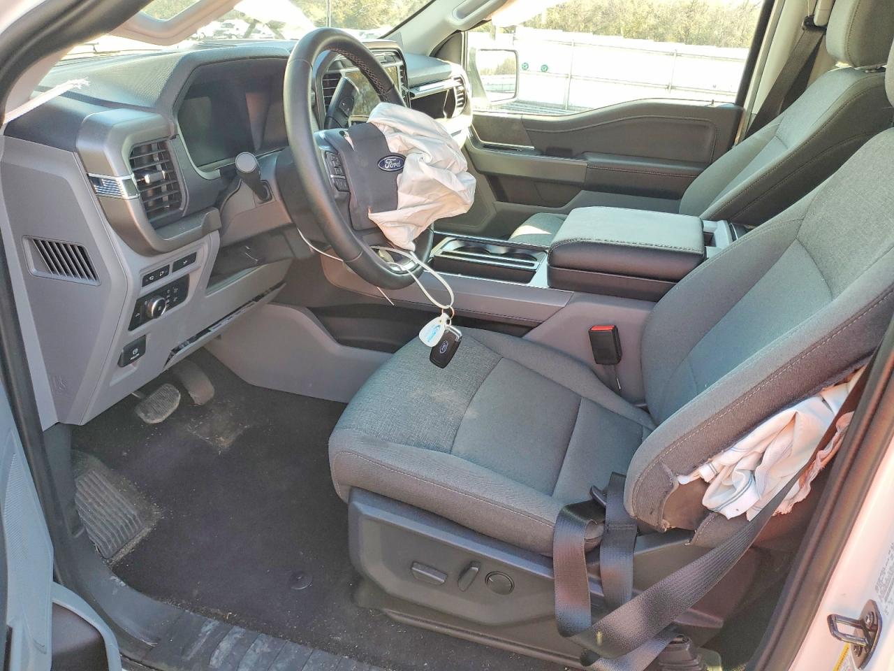 2024 FORD F150 XLT photo 13