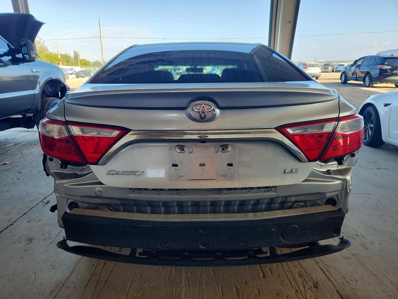 2016 TOYOTA CAMRY LE photo 16