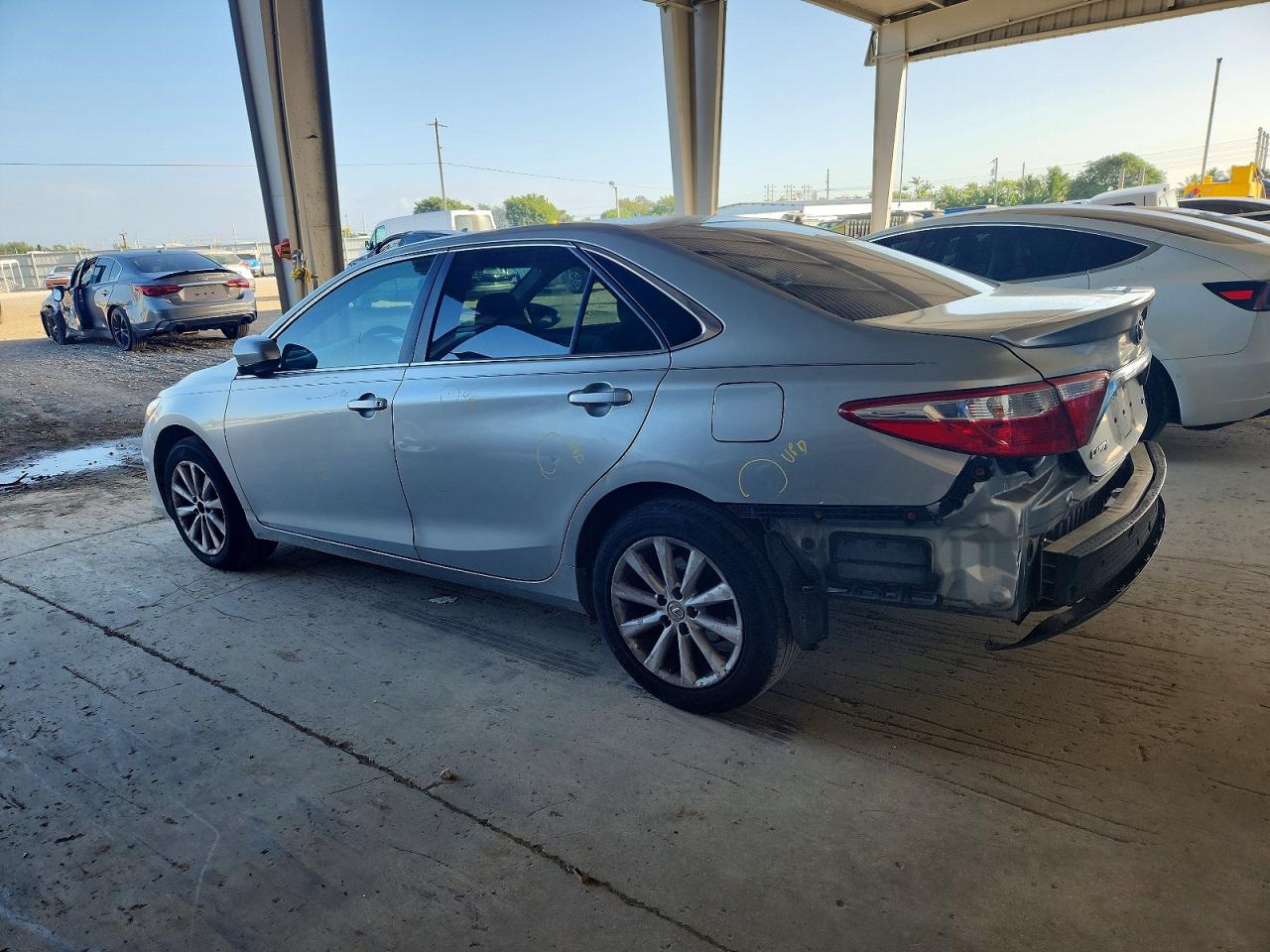 2016 TOYOTA CAMRY LE photo 4