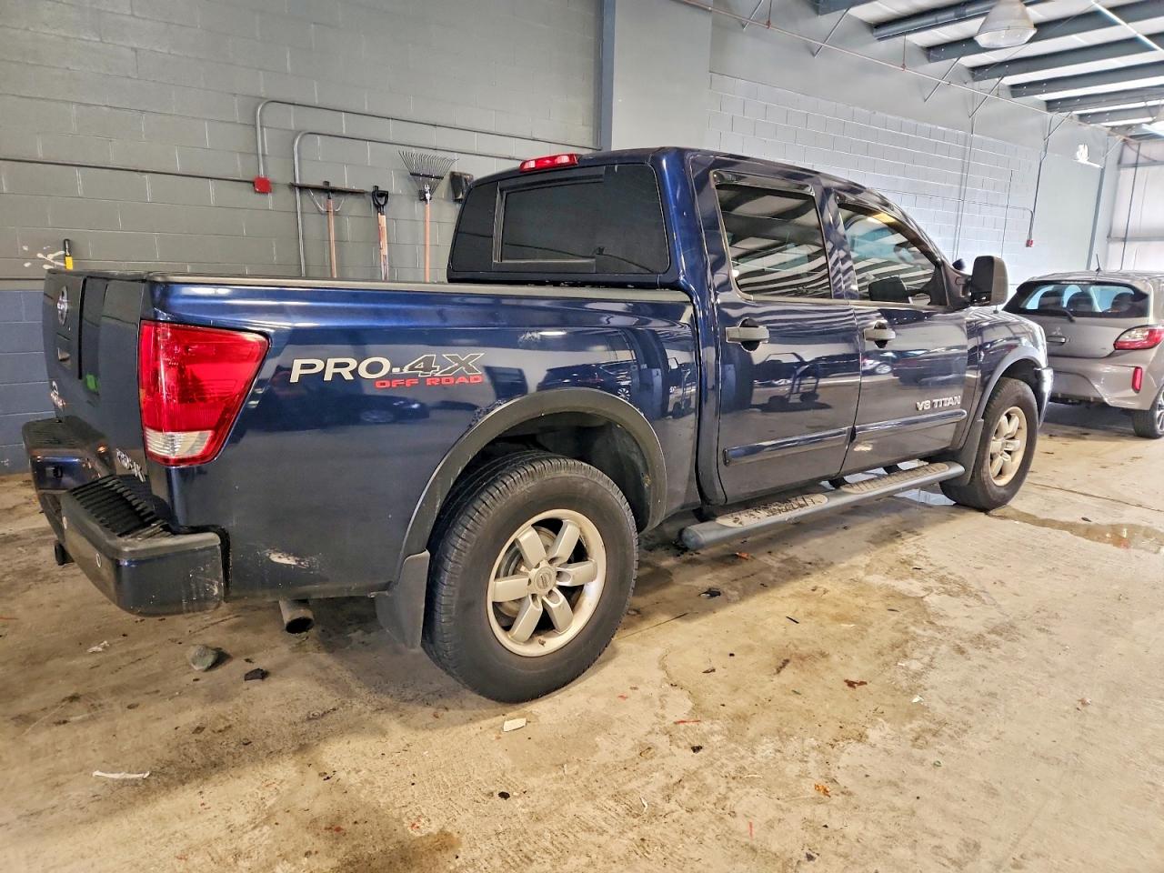 2012 NISSAN TITAN SV photo 5
