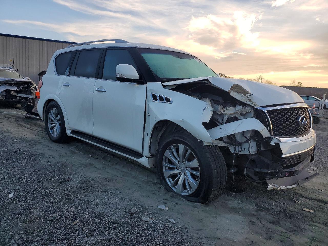 2017 INFINITI QX80 BASE photo 10
