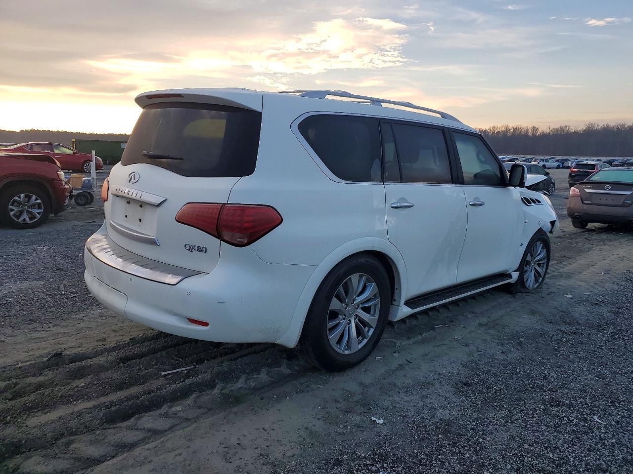 2017 INFINITI QX80 BASE photo 7