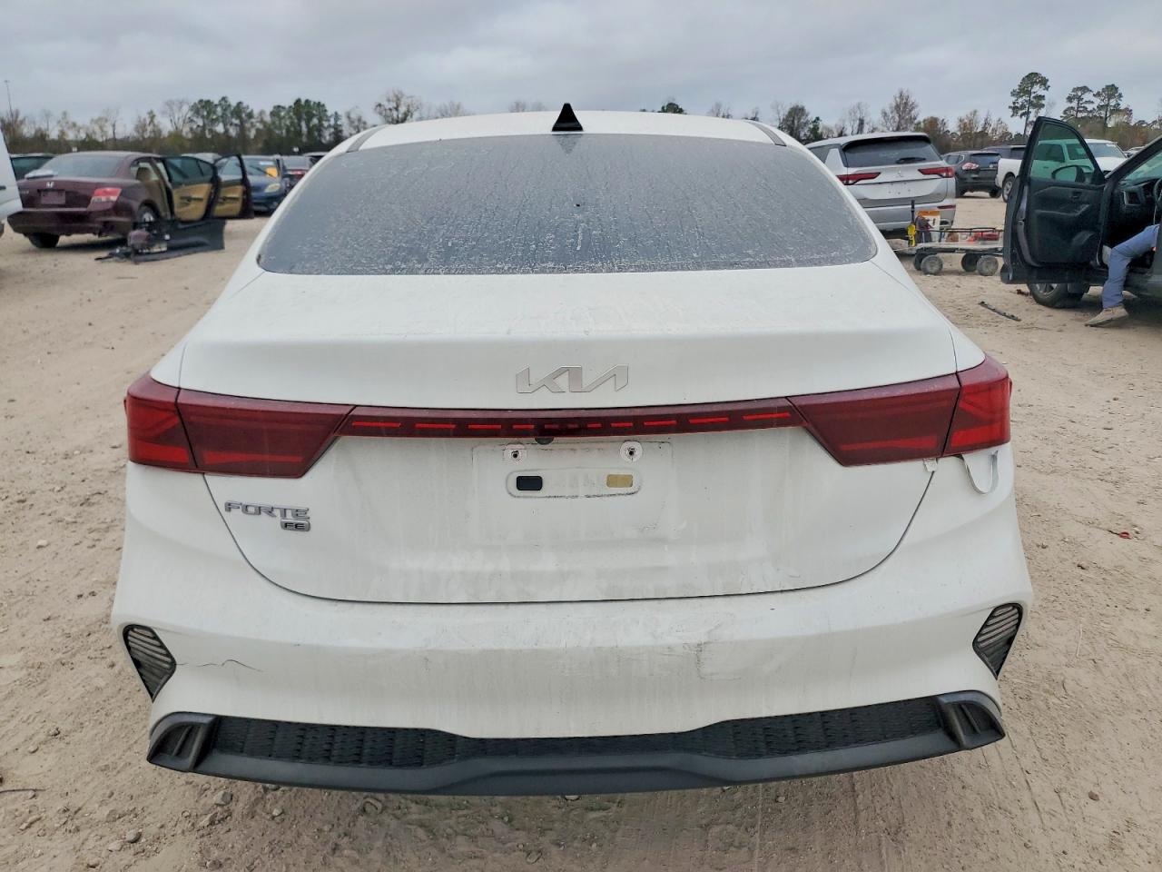 2023 KIA FORTE LX photo 11
