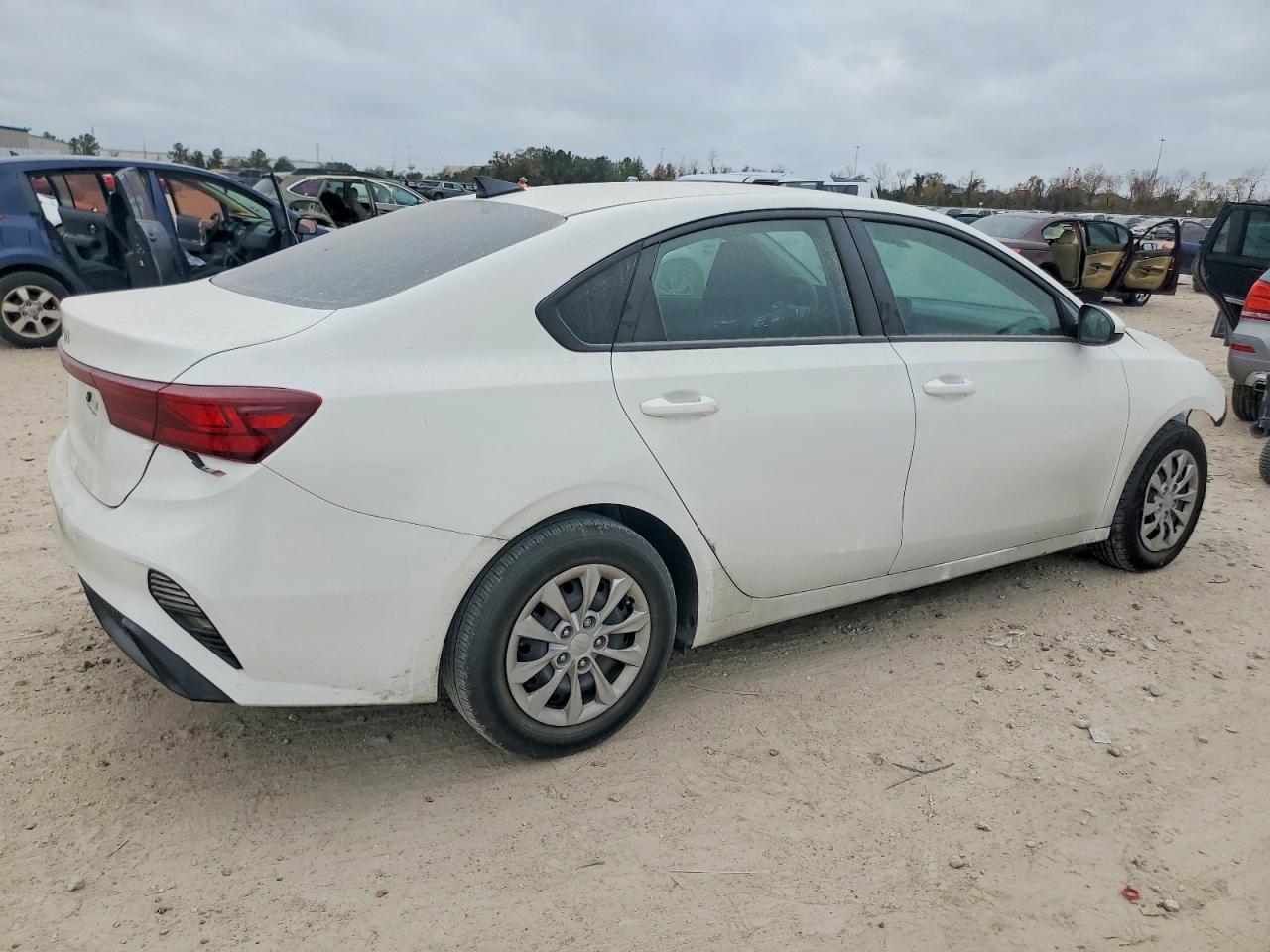 2023 KIA FORTE LX photo 5