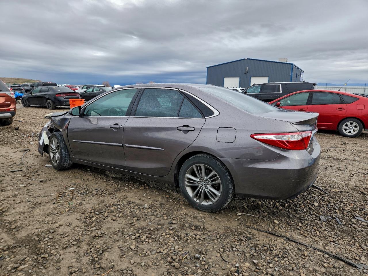 2017 TOYOTA CAMRY LE photo 3