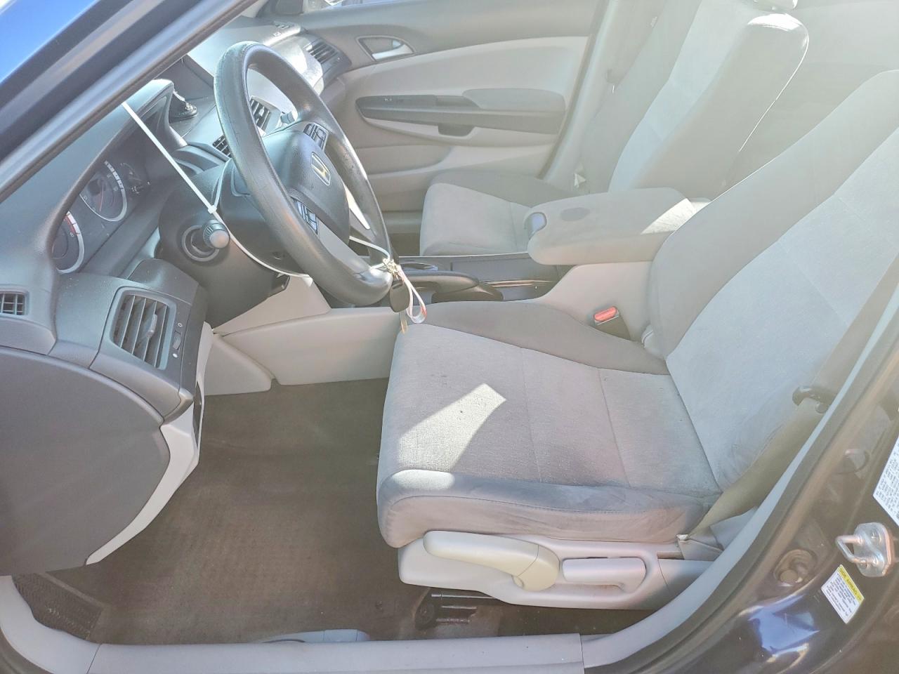 2010 HONDA ACCORD LX photo 13