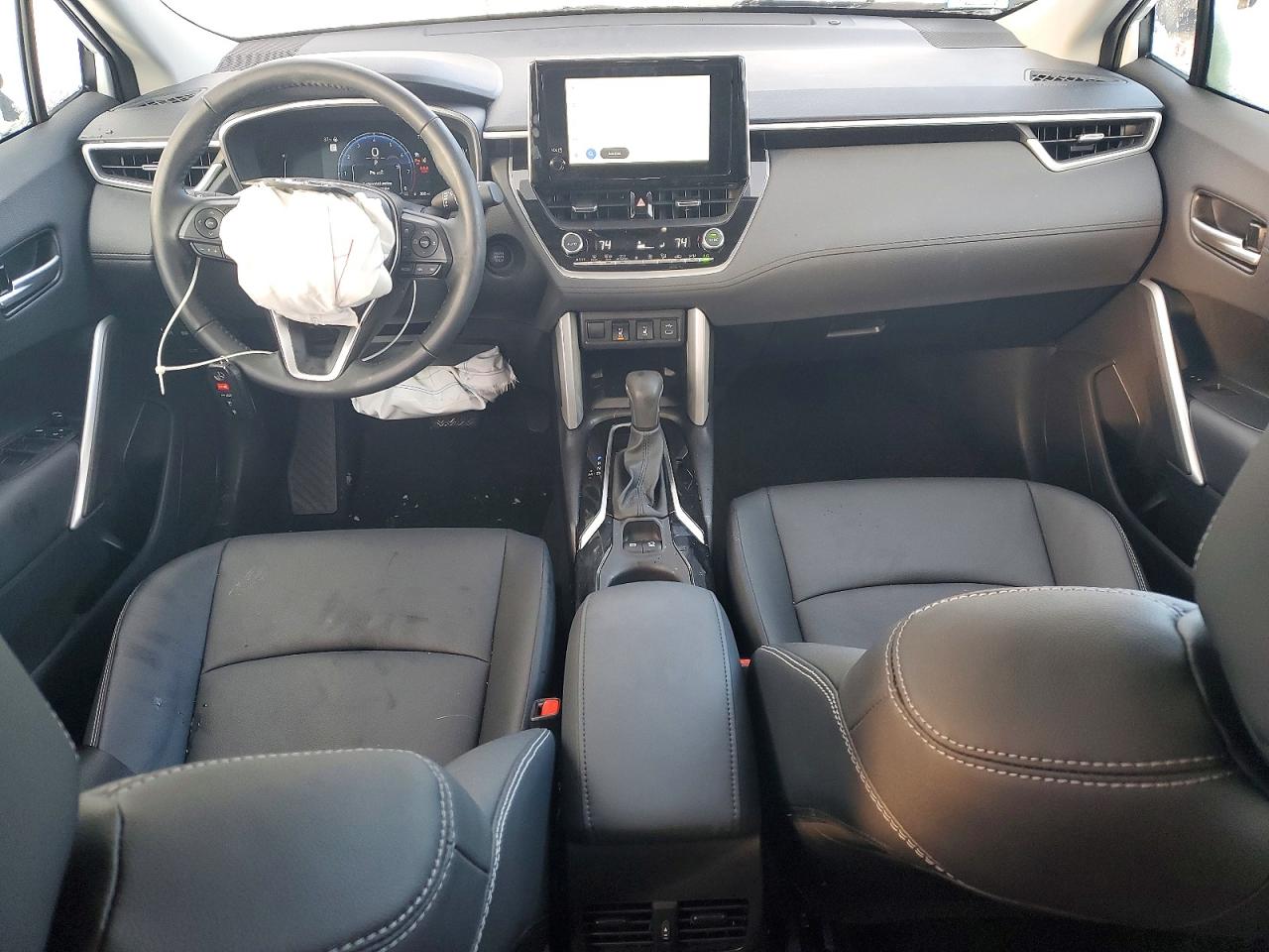 2025 TOYOTA COROLLA CROSS XLE photo 15