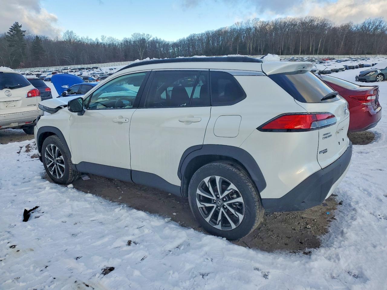 2025 TOYOTA COROLLA CROSS XLE photo 3