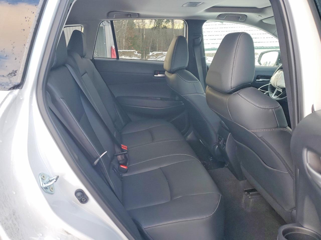 2025 TOYOTA COROLLA CROSS XLE photo 21