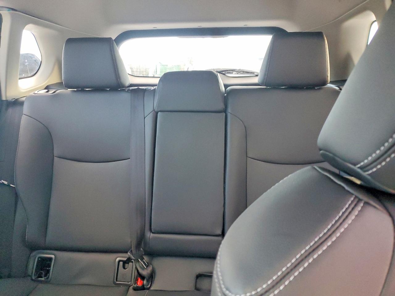 2025 TOYOTA COROLLA CROSS XLE photo 19