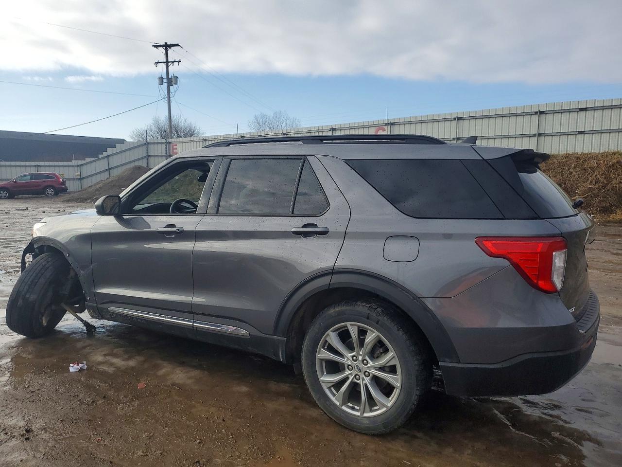 2021 FORD EXPLORER XLT photo 3