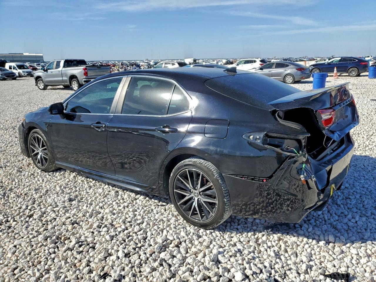 2021 TOYOTA CAMRY SE photo 4