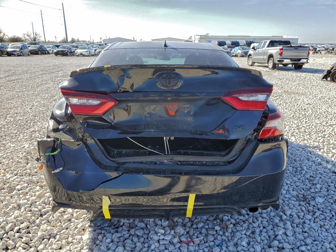 2021 TOYOTA CAMRY SE photo 16