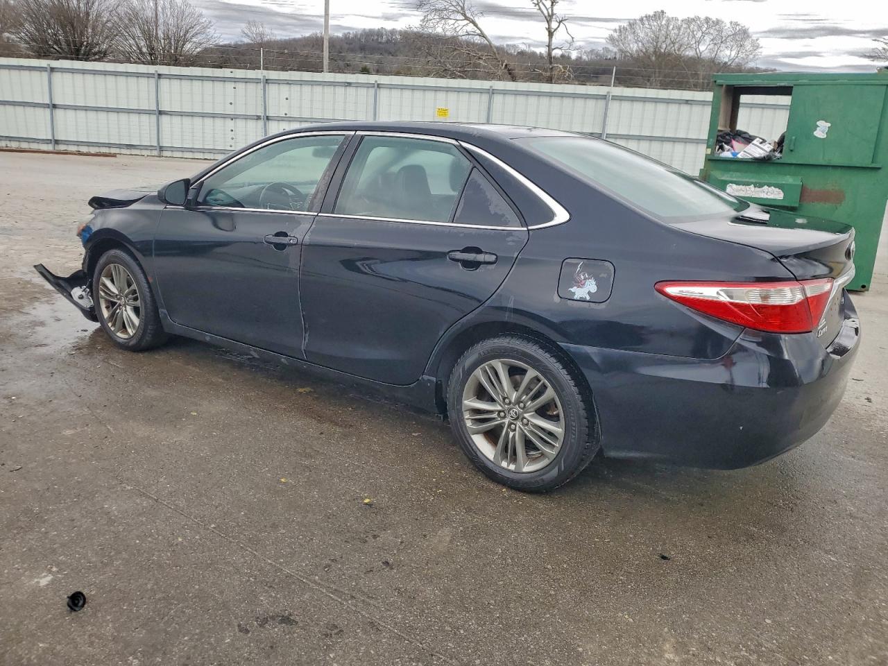2017 TOYOTA CAMRY LE photo 2