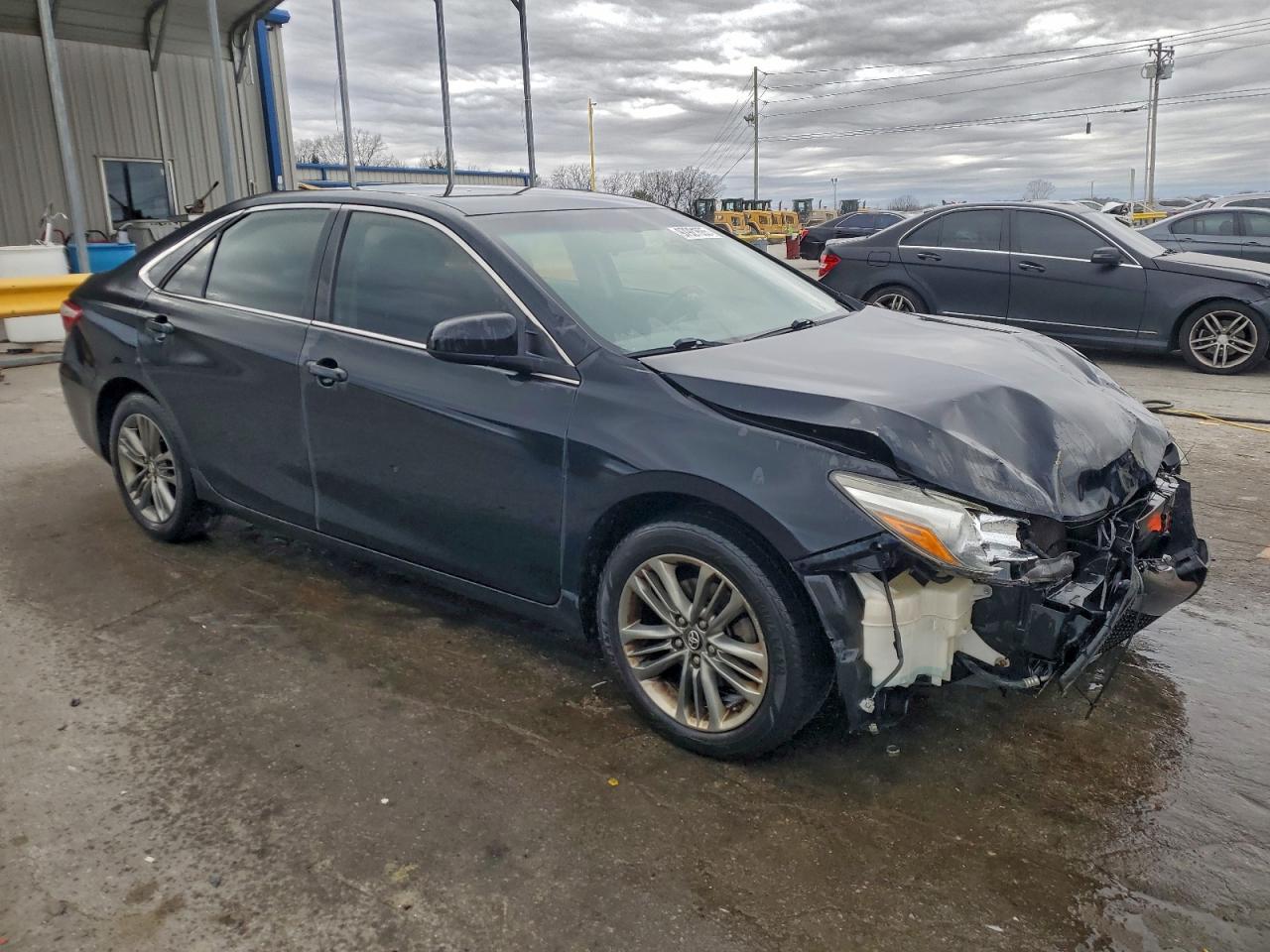 2017 TOYOTA CAMRY LE photo 4