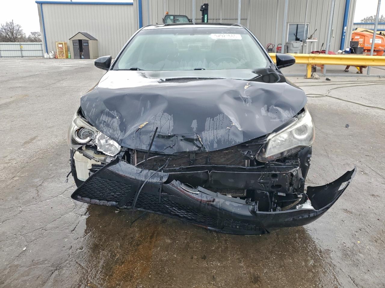 2017 TOYOTA CAMRY LE photo 5