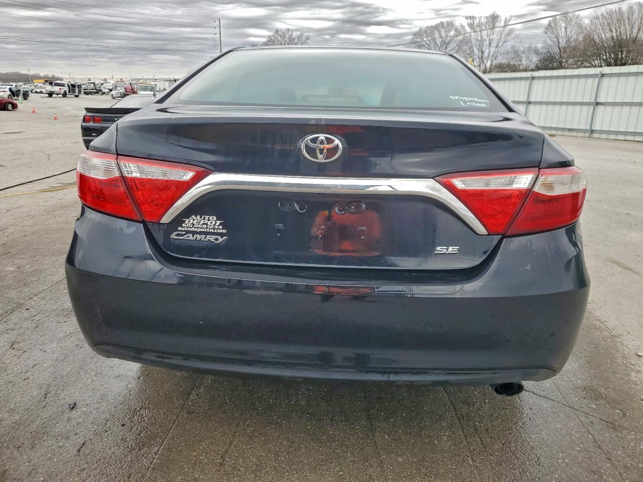 2017 TOYOTA CAMRY LE photo 6