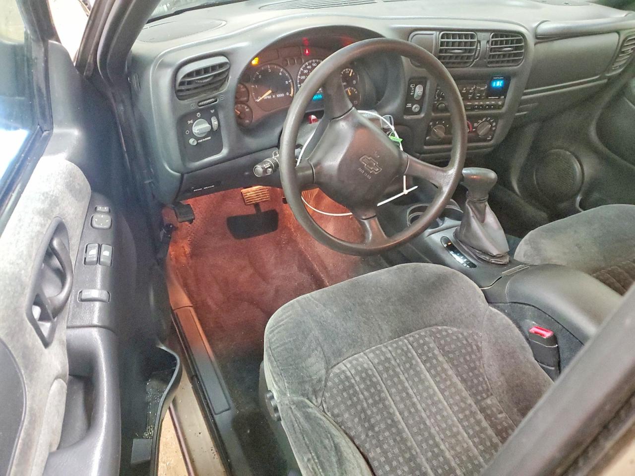 2002 CHEVROLET BLAZER photo 8