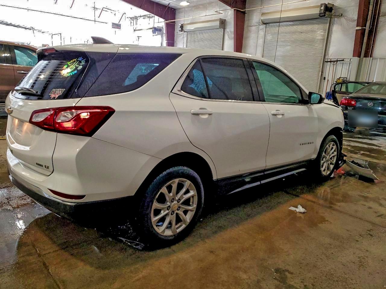 2020 CHEVROLET EQUINOX LT photo 3