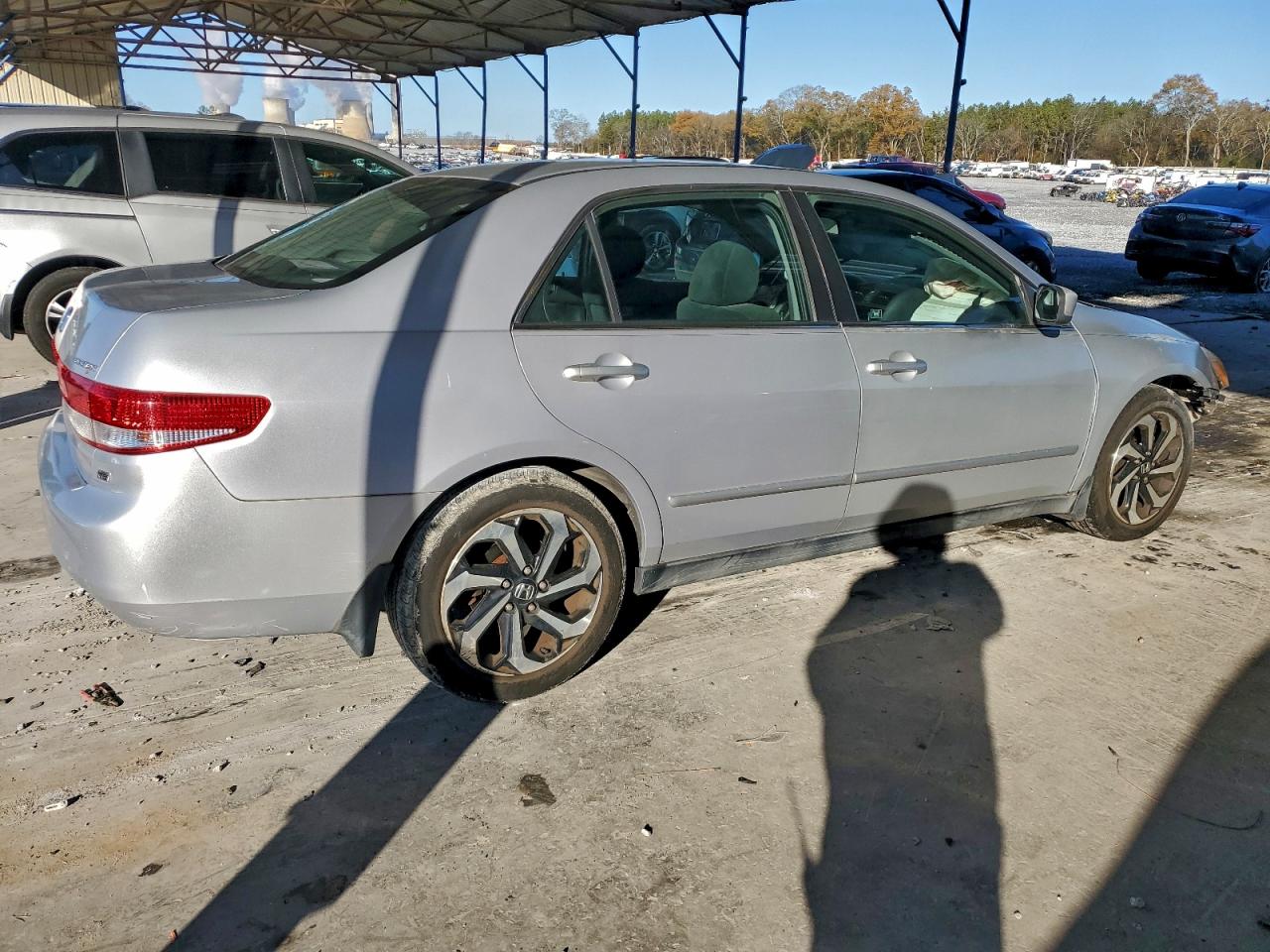 2004 HONDA ACCORD LX photo 3