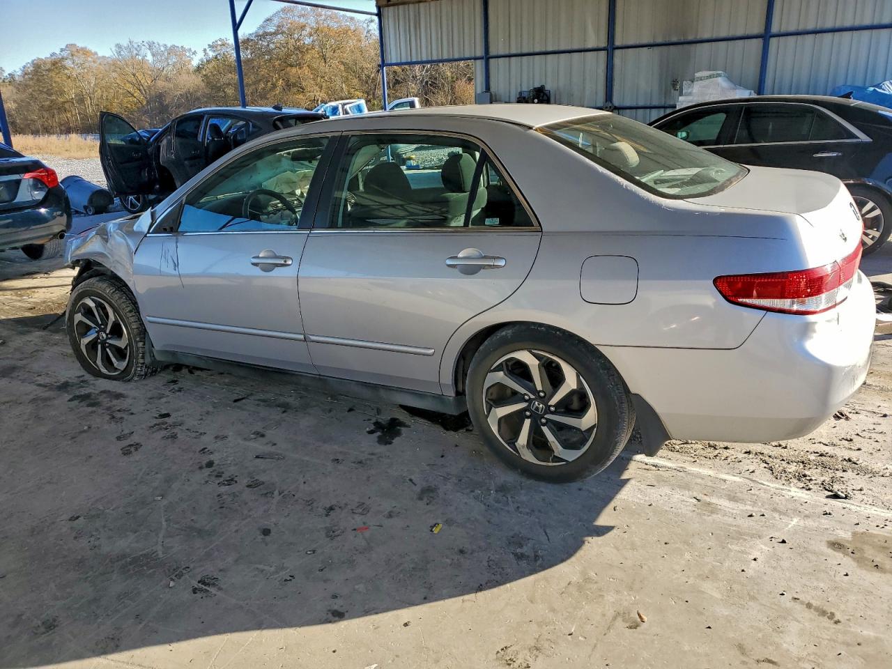 2004 HONDA ACCORD LX photo 2