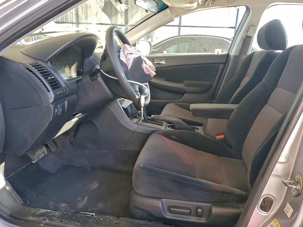 2004 HONDA ACCORD LX photo 7