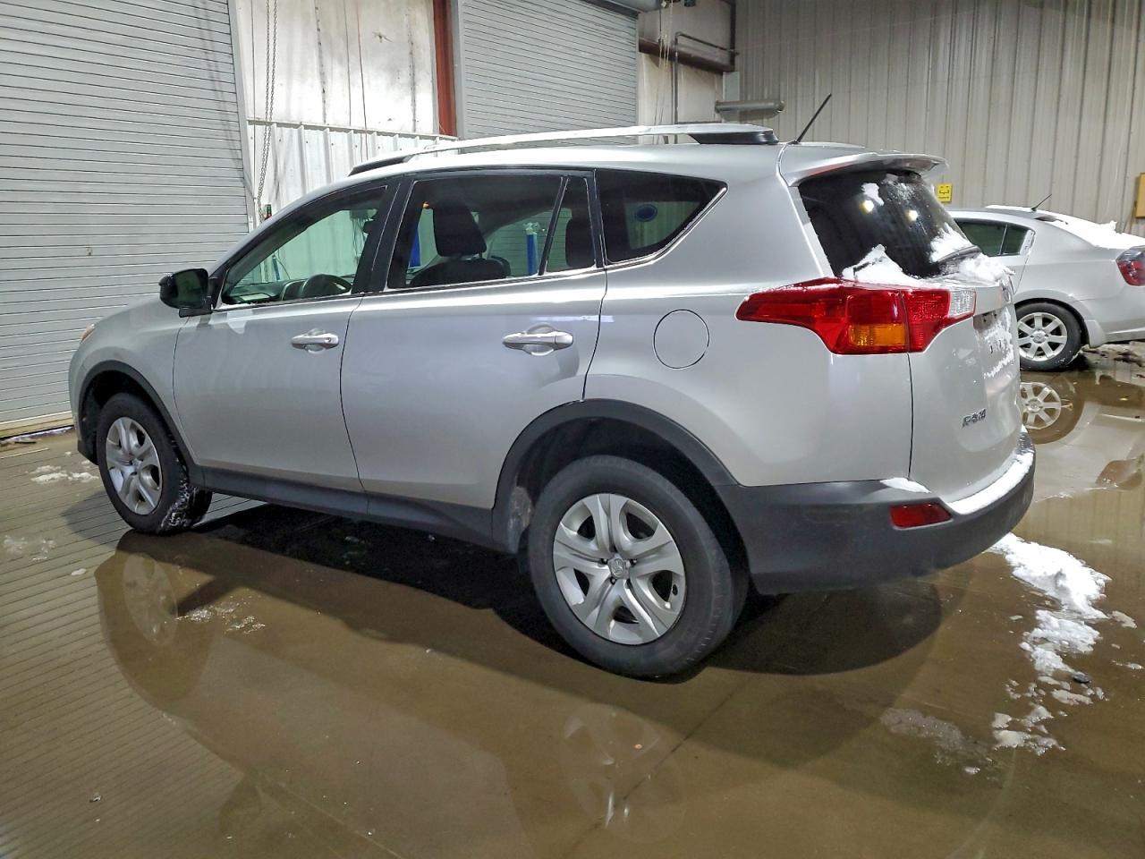 2015 TOYOTA RAV4 LE photo 4