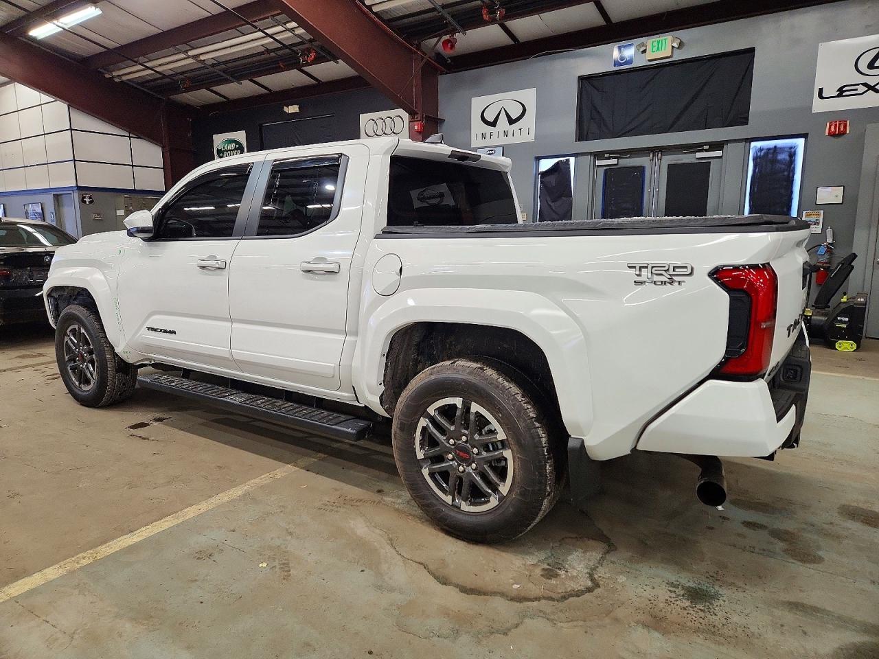 2025 TOYOTA TACOMA DOUBLE CAB photo 3
