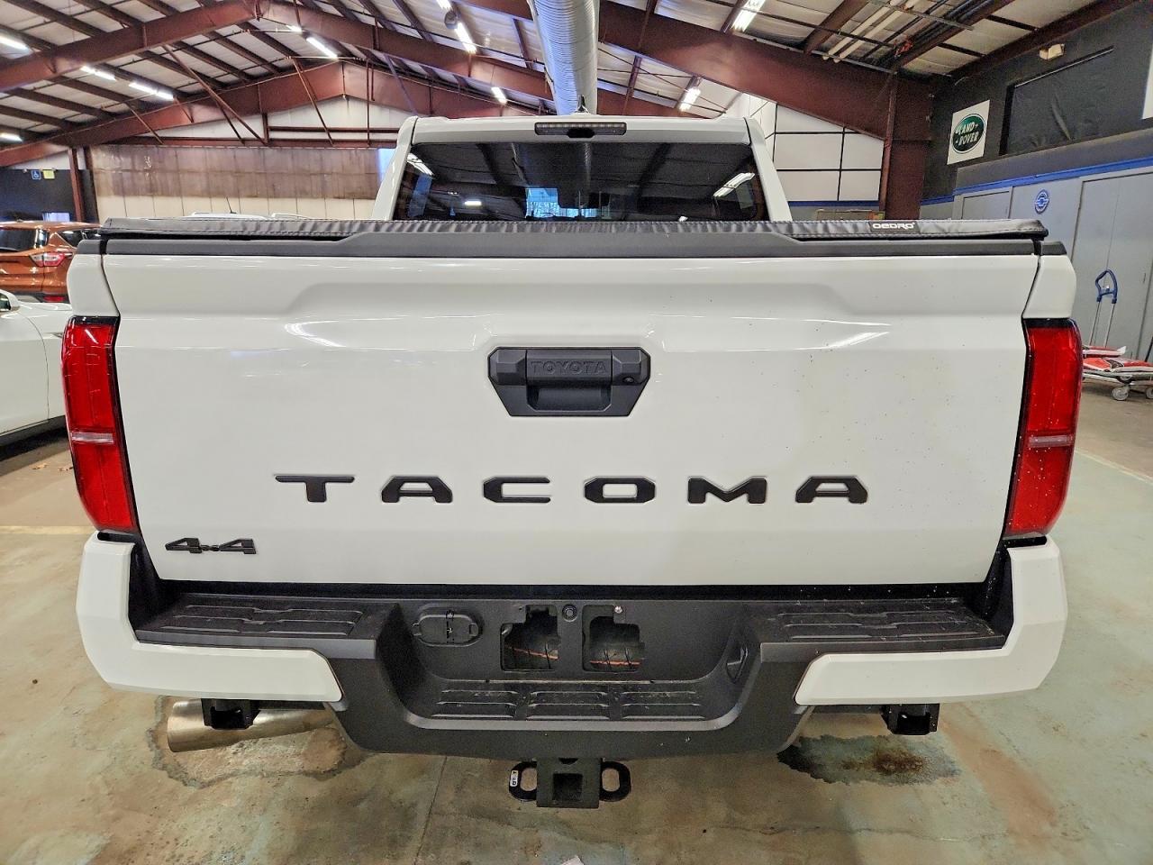 2025 TOYOTA TACOMA DOUBLE CAB photo 11