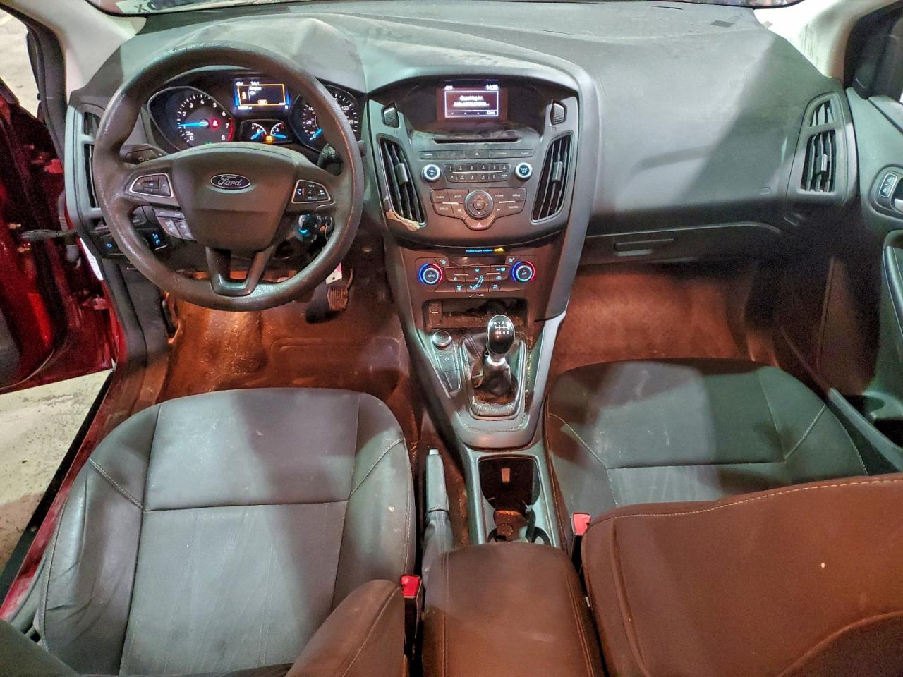 2017 FORD FOCUS SE photo 15