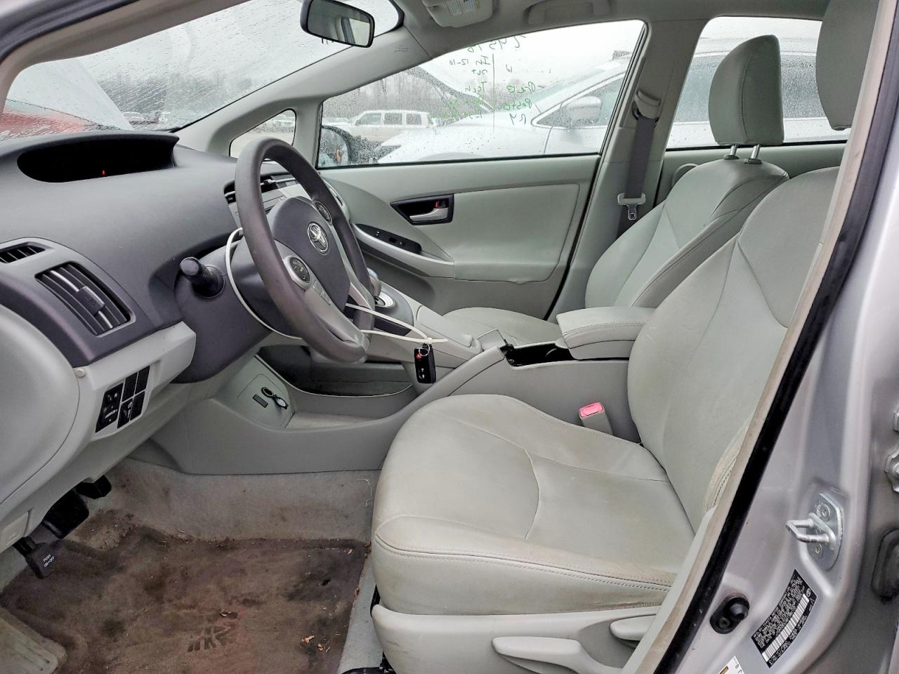 2011 TOYOTA PRIUS THREE photo 7