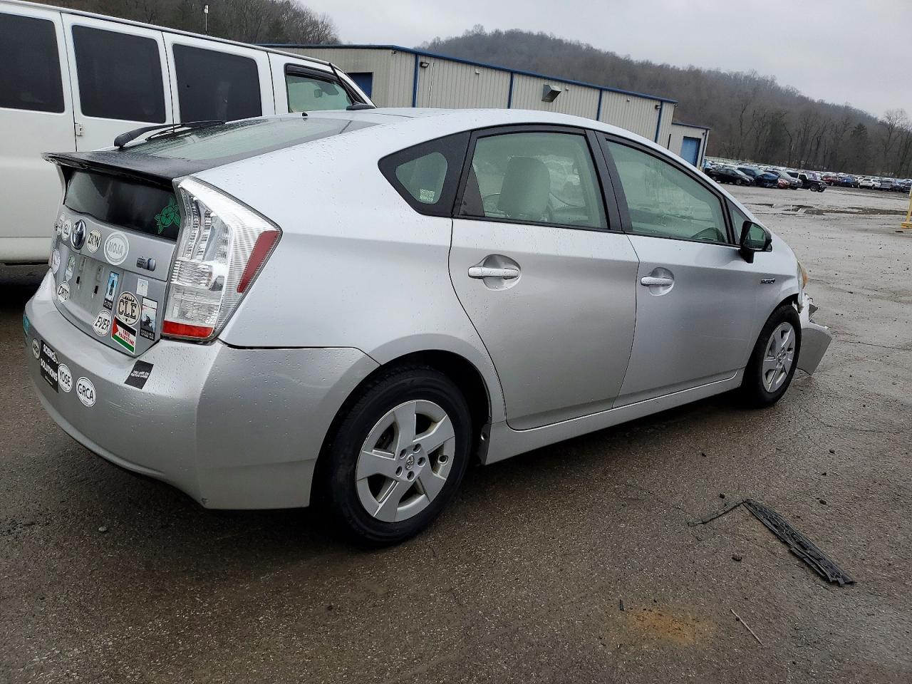 2011 TOYOTA PRIUS THREE photo 3