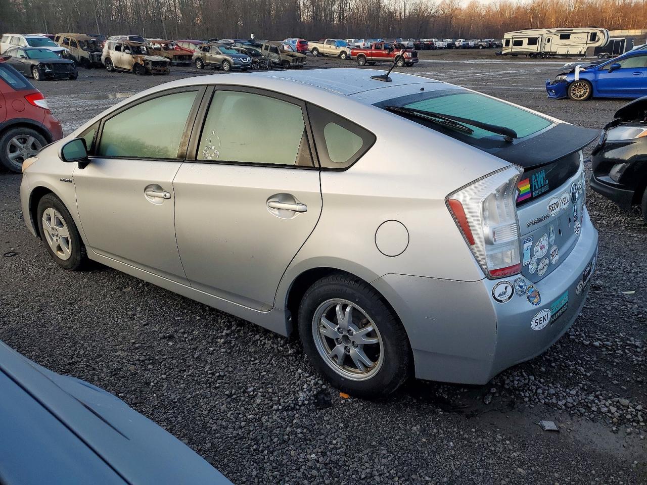 2011 TOYOTA PRIUS THREE photo 2