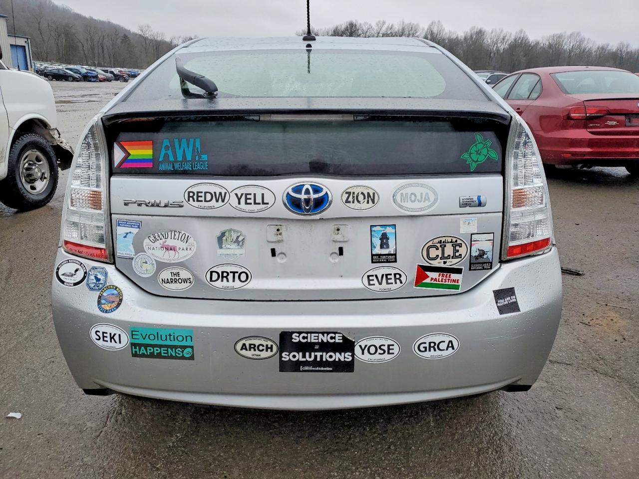 2011 TOYOTA PRIUS THREE photo 6