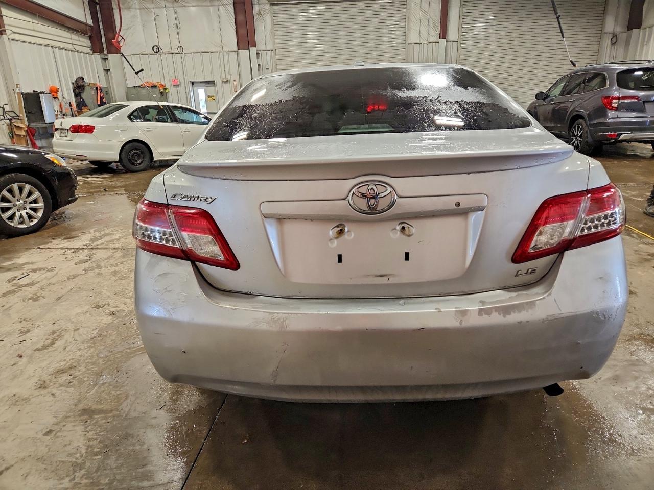 2010 TOYOTA CAMRY BASE photo 11