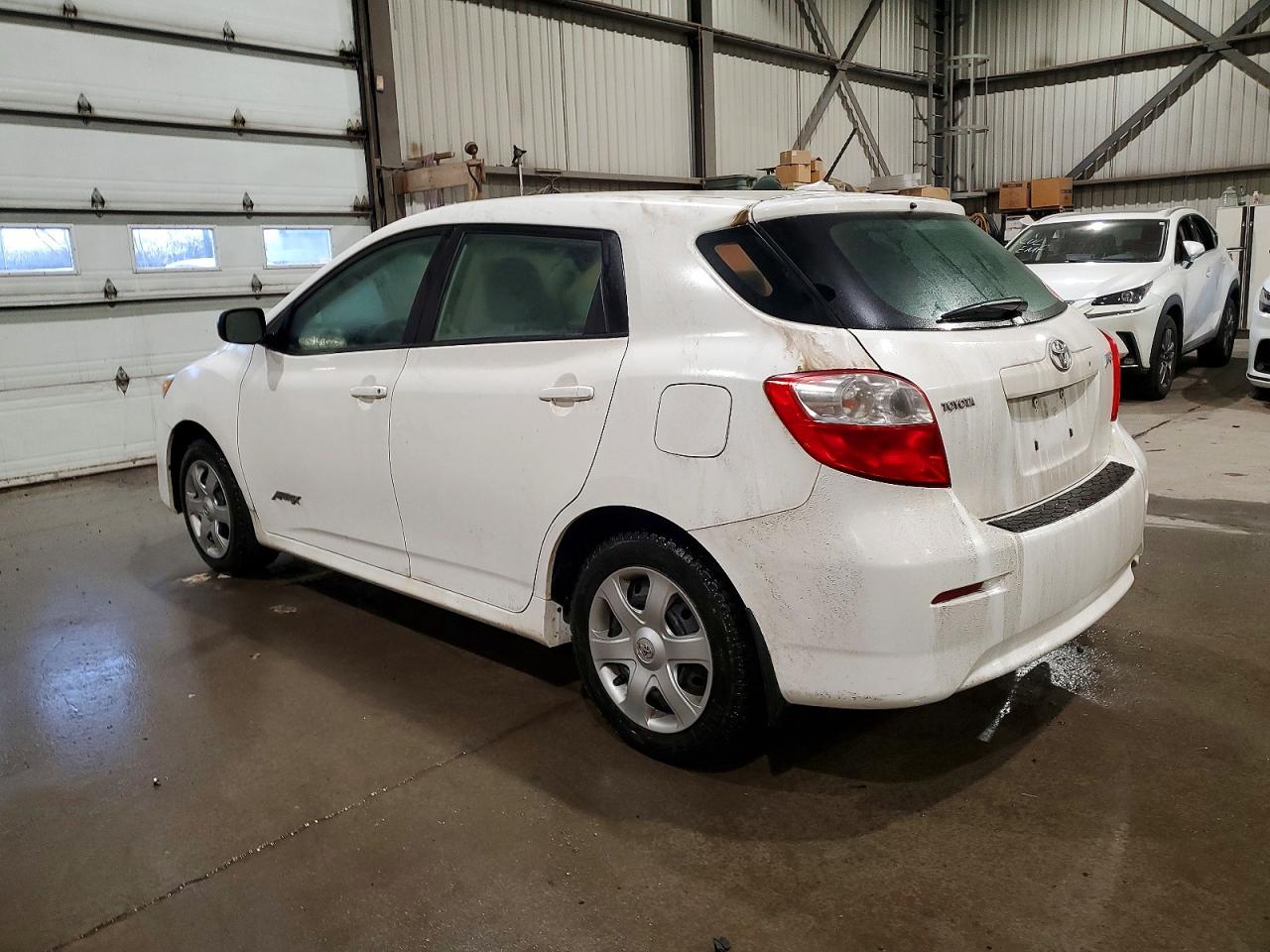 2010 TOYOTA COROLLA MATRIX photo 2