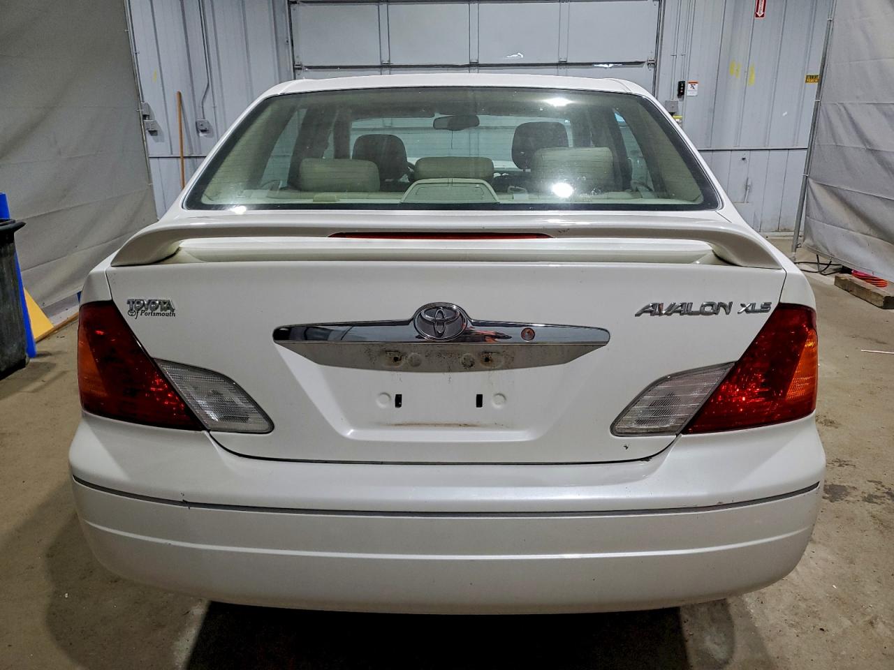2002 TOYOTA AVALON XL photo 16