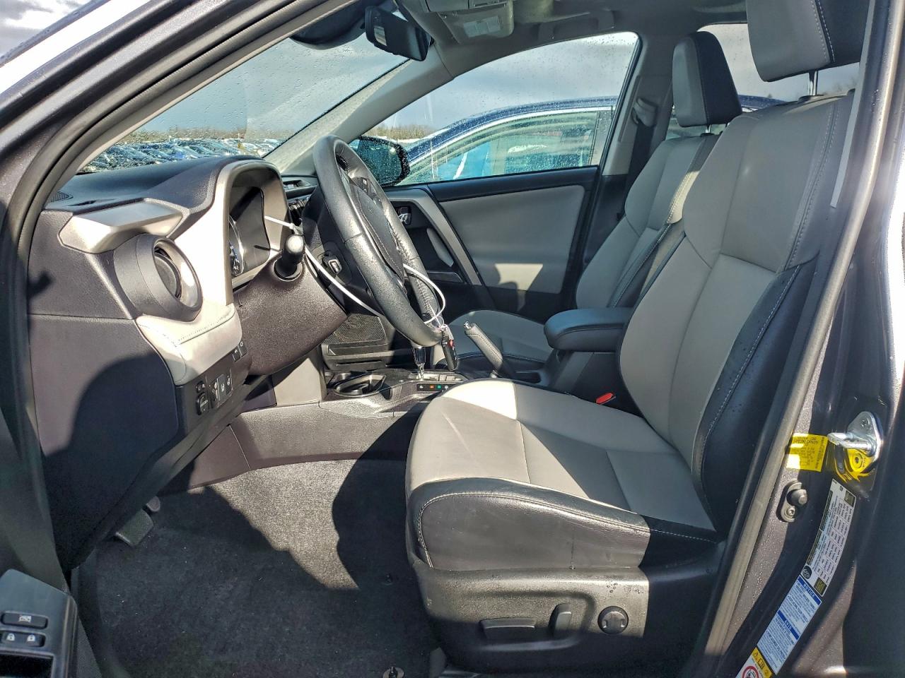 2017 TOYOTA RAV4 LIMITED photo 25