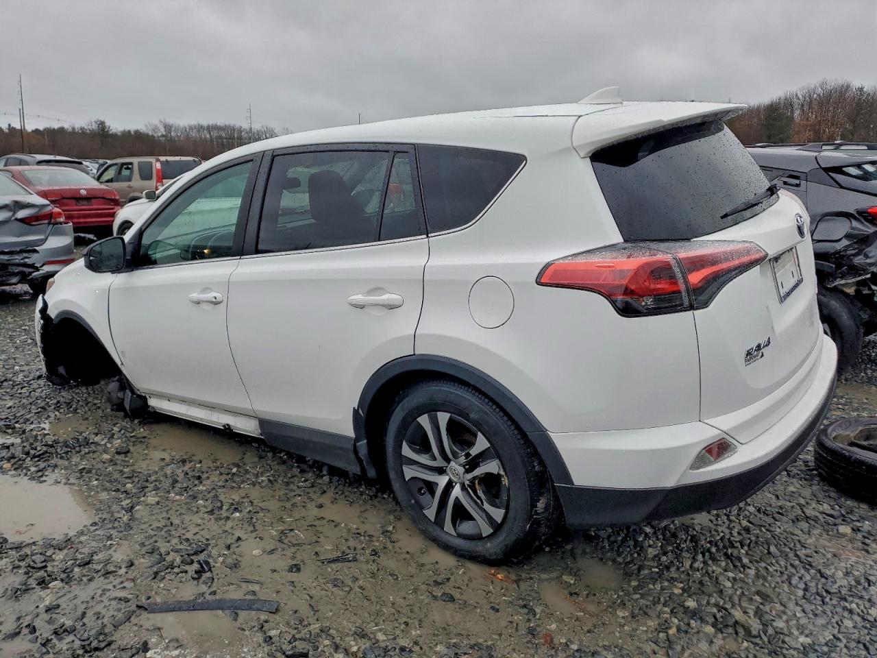 2018 TOYOTA RAV4 LE photo 2