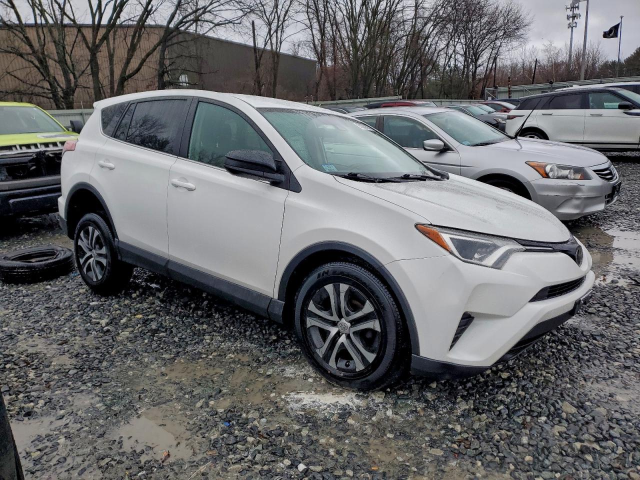 2018 TOYOTA RAV4 LE photo 4