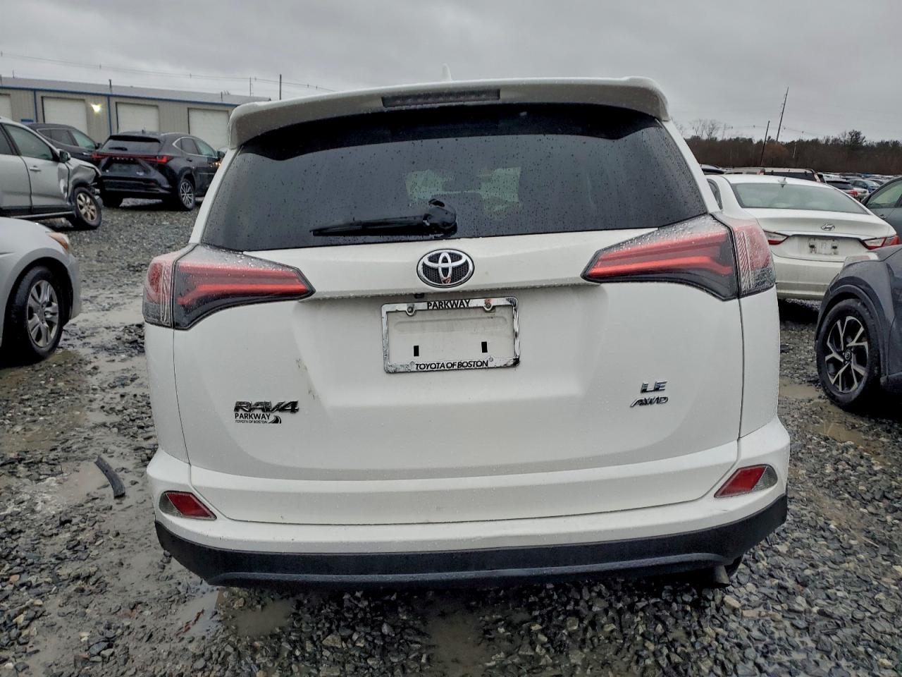 2018 TOYOTA RAV4 LE photo 6