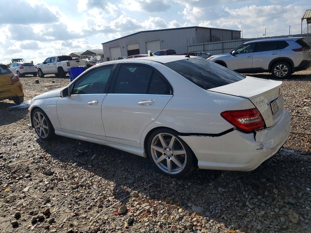2014 MERCEDES-BENZ C 250 photo 3