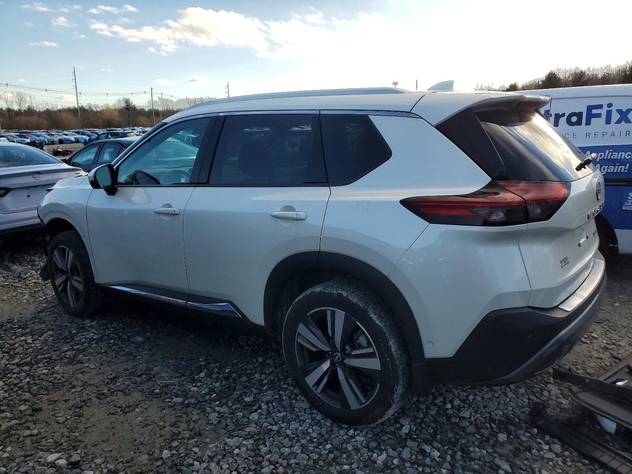 2023 NISSAN ROGUE SL photo 2
