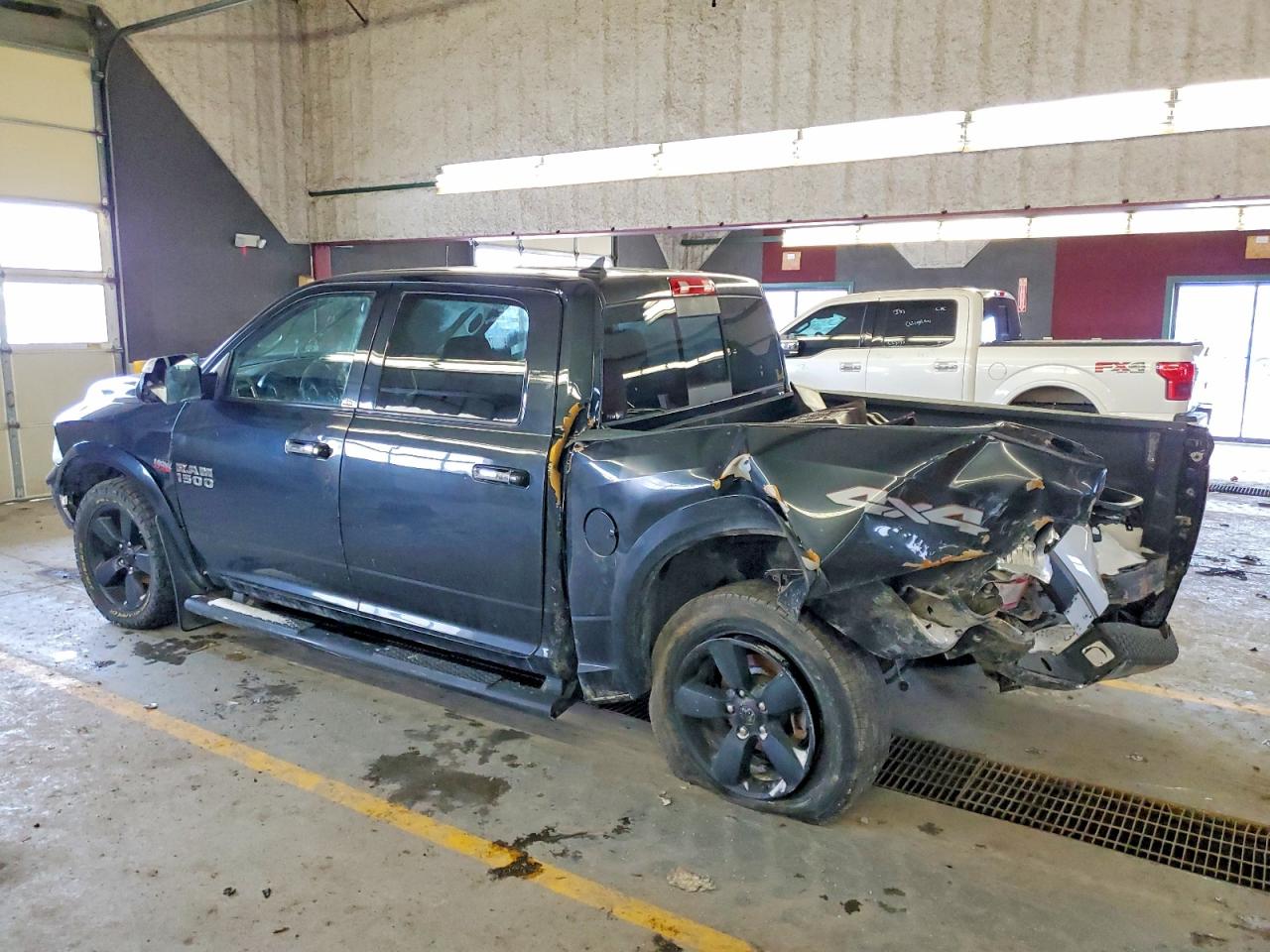 2018 RAM 1500 SLT photo 2