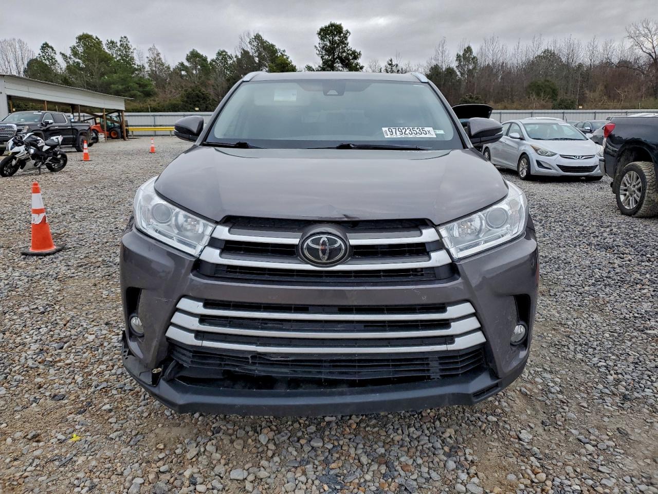 2018 TOYOTA HIGHLANDER SE photo 13