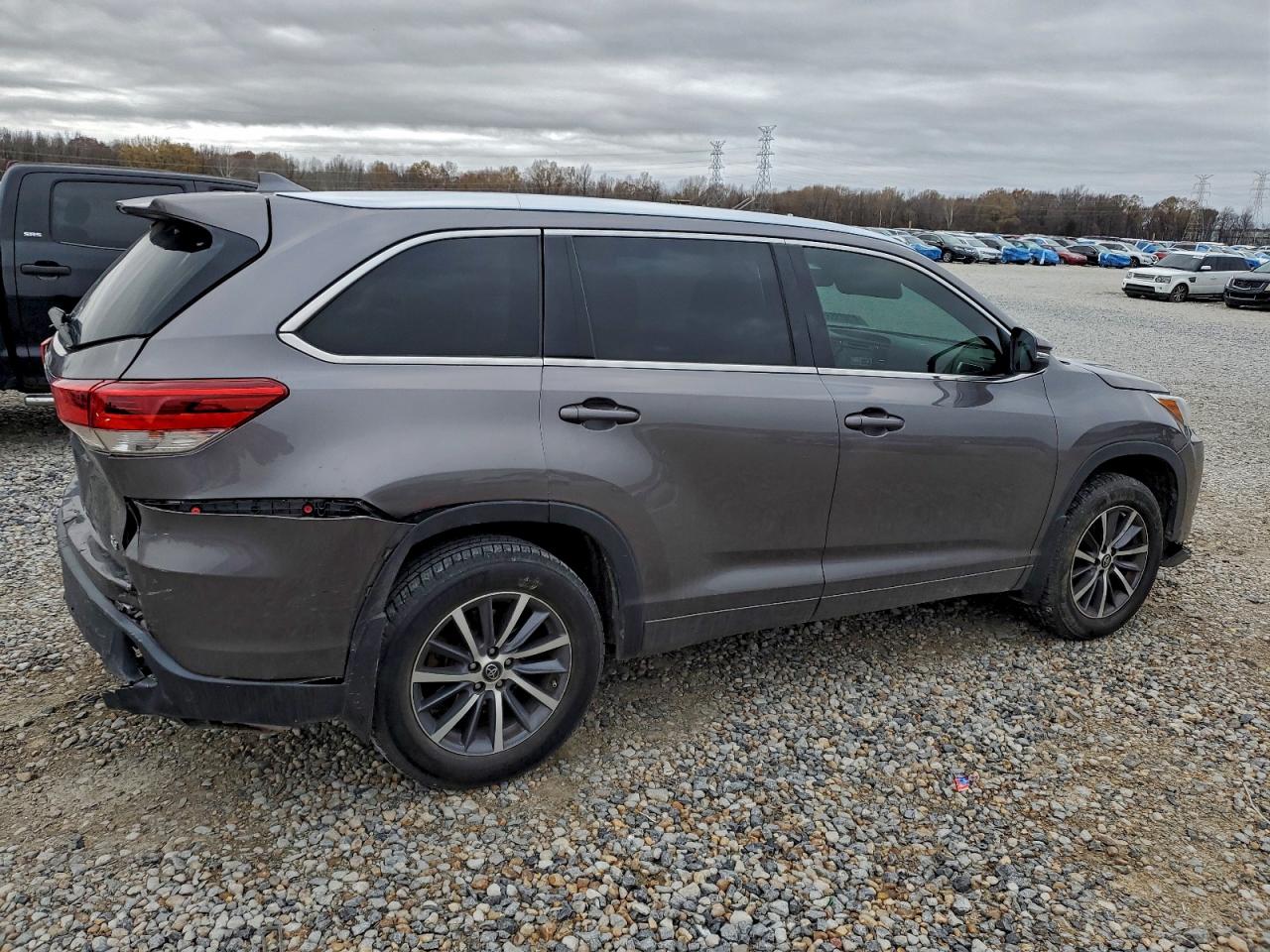 2018 TOYOTA HIGHLANDER SE photo 7